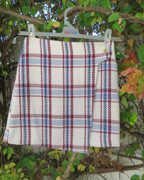 Stunning winters skort in cream tweed with blue/maroon check.Fold over with attached panties.Size 30