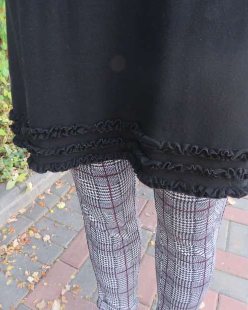 Irresistible black viscose stretch long top/short dress in 32/8 Capped sleeves.Frilled neck/hemline