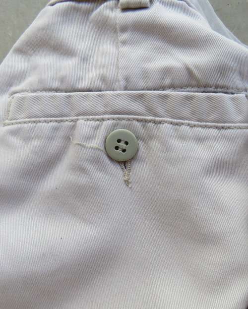 Best quality 100% cotton men`s beige handcrafted shorts size 36 by PIERRE CARDIN. Very good cond.