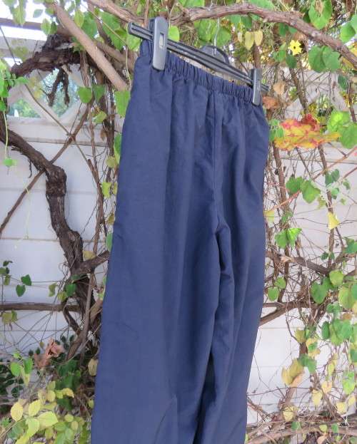 Men`s navy nylon track pants and poly stretch inner size 32 Elasticated waist.Mintgreen side stripes