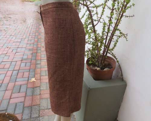 Autumn colour cropped pants in textured tweed fabric.No pockets.Size 40/16. Casual or formal.As new.