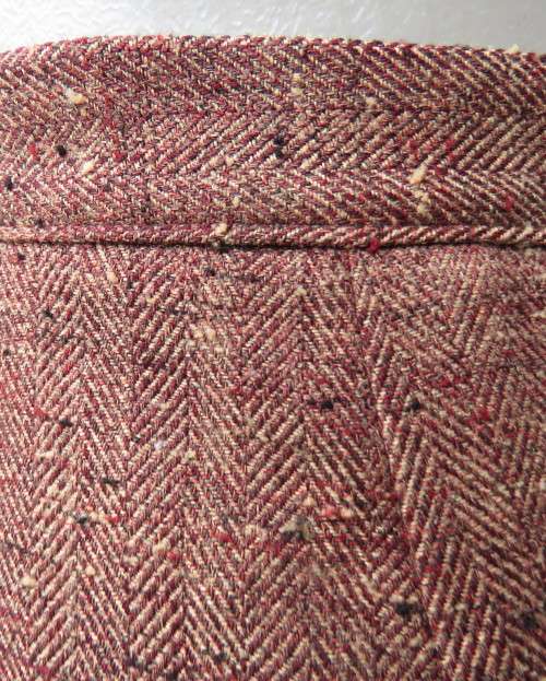 Autumn colour cropped pants in textured tweed fabric.No pockets.Size 40/16. Casual or formal.As new.