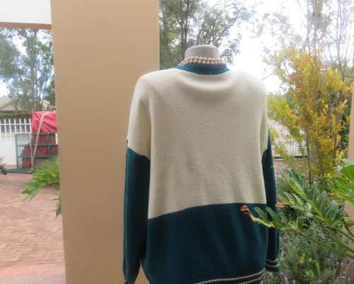 Smart acrylic knit rich cream/dark jade blocked button down decorative knit cardigan.Size 40/42.