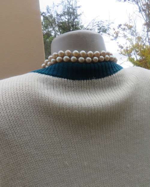 Smart acrylic knit rich cream/dark jade blocked button down decorative knit cardigan.Size 40/42.