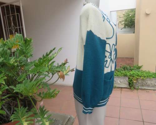 Smart acrylic knit rich cream/dark jade blocked button down decorative knit cardigan.Size 40/42.