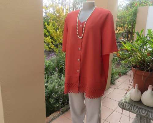 Make a statement in this button down burnt orange top/jacket by RHAPSODY size 44/20. New cond.