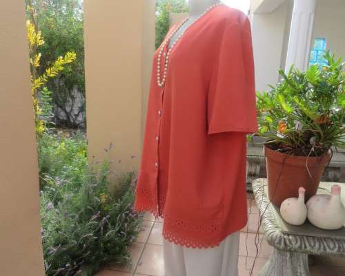 Make a statement in this button down burnt orange top/jacket by RHAPSODY size 44/20. New cond.