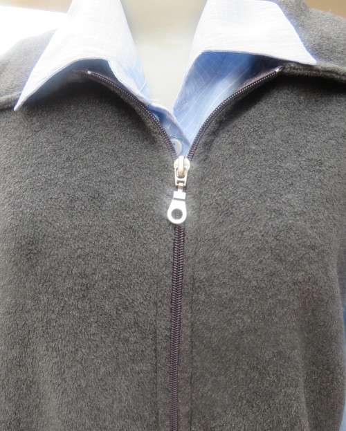 Handy dark grey zip-up fleezy stretch polyester waistcoat by RACHEL in size 46/22. Good condition