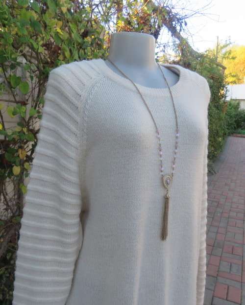 Stunning extra long soft cream acrylic knit long raglan sleeve slip over cardigan. Size 42/18.As new