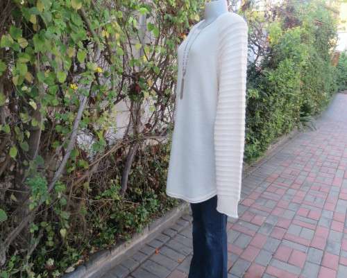 Stunning extra long soft cream acrylic knit long raglan sleeve slip over cardigan. Size 42/18.As new