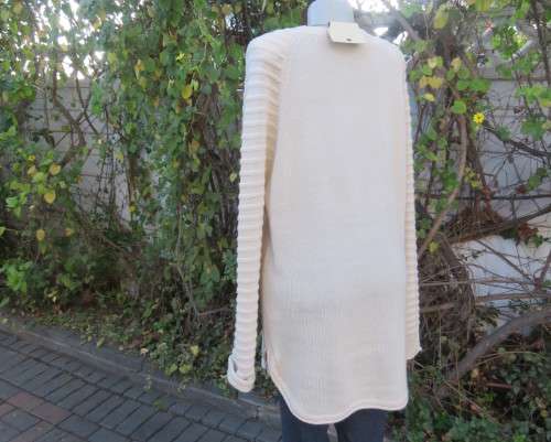 Stunning extra long soft cream acrylic knit long raglan sleeve slip over cardigan. Size 42/18.As new