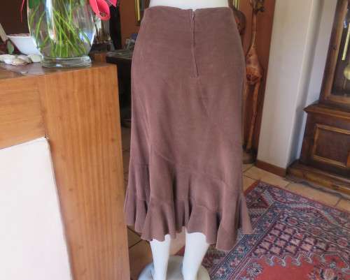 Unique curve paneled brown 100% cotton corduroy skirt with flare frilled seam.Size 38/14.As new.