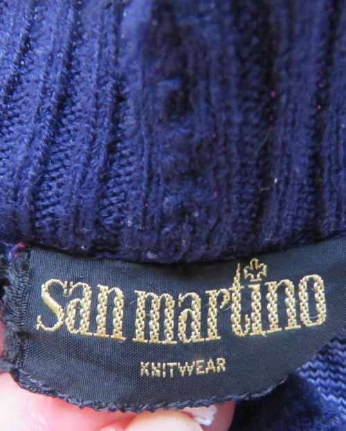 Elegant vintage V neck navy/white houndstooth knitted sleeveless cardigan.By SAN MARTINO size 36/38