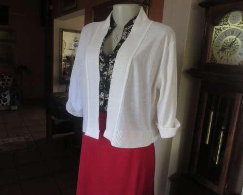 Simply classic acrylic knit cover up white top/jacket with elbow length sleeves.Size 42/18, As new