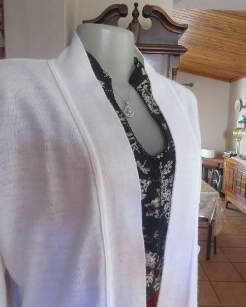 Simply classic acrylic knit cover up white top/jacket with elbow length sleeves.Size 42/18, As new