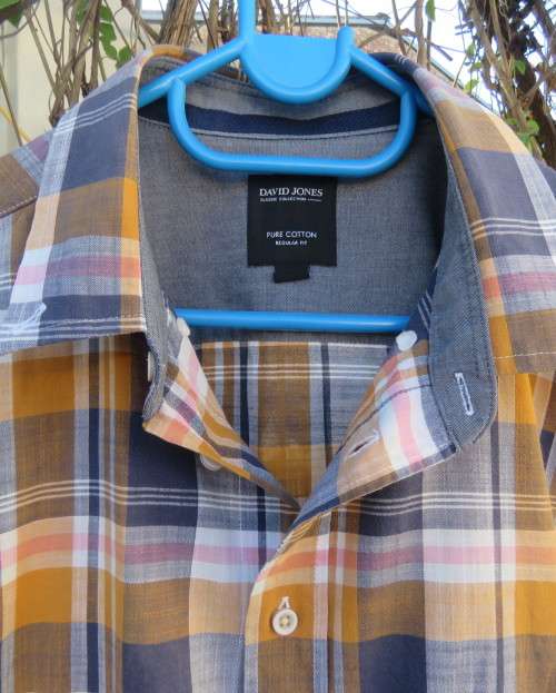 Handsome DAVID JONES short sleeve pure cotton checked shirt in rust/navy/white. Size X Large.As new.