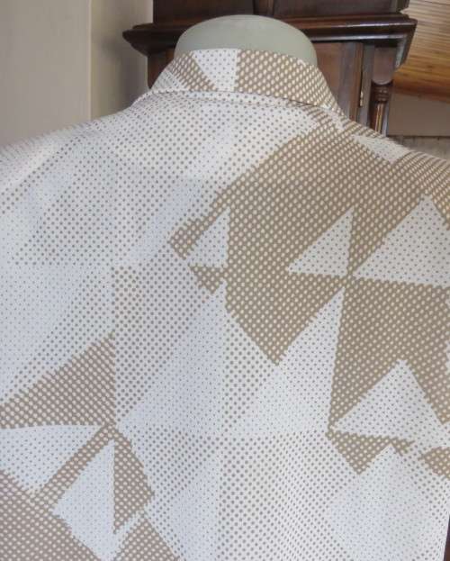 Cool vintage 2 piece skirt suit. White/light brown graphic pattern.Size 42/18 Miss LYNN by MANHATTAN