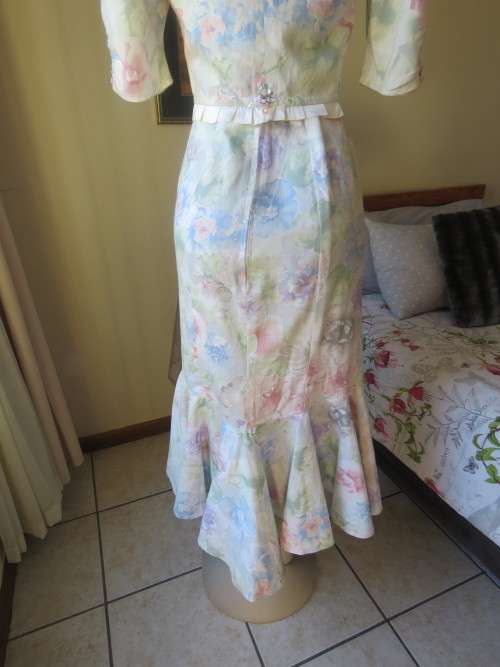 Strapless figure hugging tasteful printed special occasion long dress and bolero size 36/12 As new.