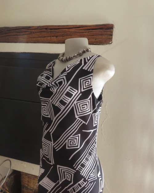 Sleek monochrome ankle length polyester dress in geometric print.Cowl neckline.Size 36/12  MILADY`S