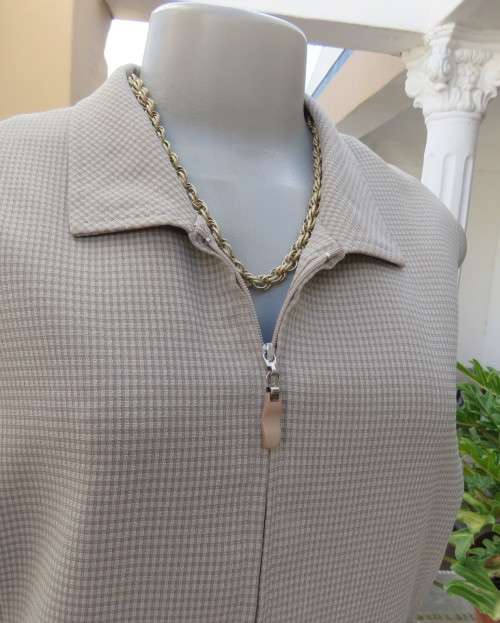 Smart zip up sleeveless waistcoat in wheat/beige check size 36/12.Textured polycotton.New