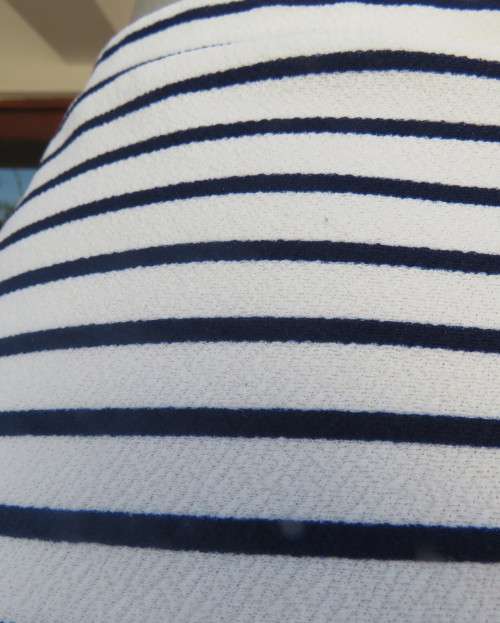 Cheeky white/navy horizontal striped textured stretch polyester skirt by NEWS size 38.Side pockets.
