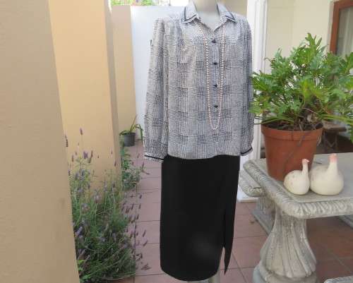 Make a statement in this black/white check long sleeve button down boutique made size 44/20 blouse.