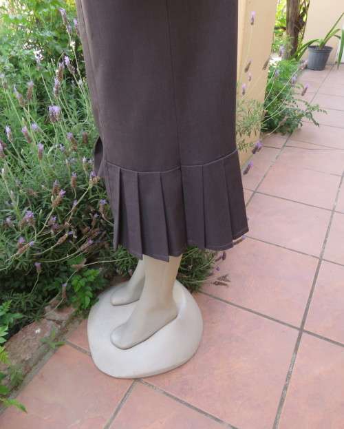 Light weight 2 pc smoke grey skirt suite.Long sleeve 1 button jacket/bandless skirt size 38.As new.