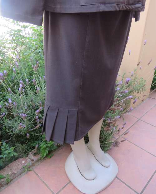 Light weight 2 pc smoke grey skirt suite.Long sleeve 1 button jacket/bandless skirt size 38.As new.