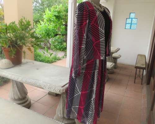 Stunning 2 pc 80`s sleeveless dress open jacket in poly/nylon Bottom lined. Size 40 by SWING SET