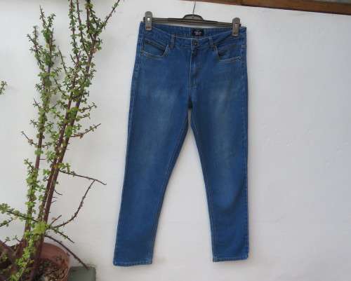 Men`s slim leg blue denim stretch jeans size 32 by EXACT. Pockets back/front. Very good condition.
