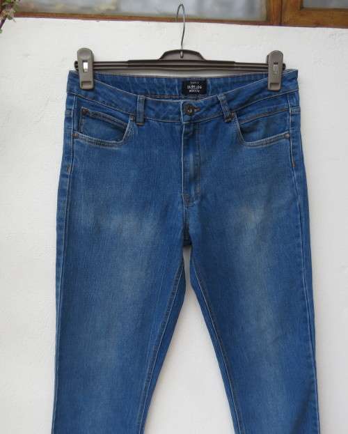 Men`s slim leg blue denim stretch jeans size 32 by EXACT. Pockets back/front. Very good condition.