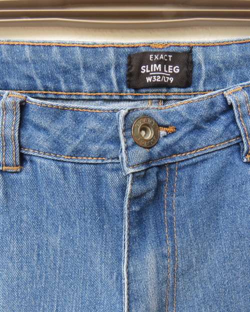 Men`s slim leg blue denim stretch jeans size 32 by EXACT. Pockets back/front. Very good condition.