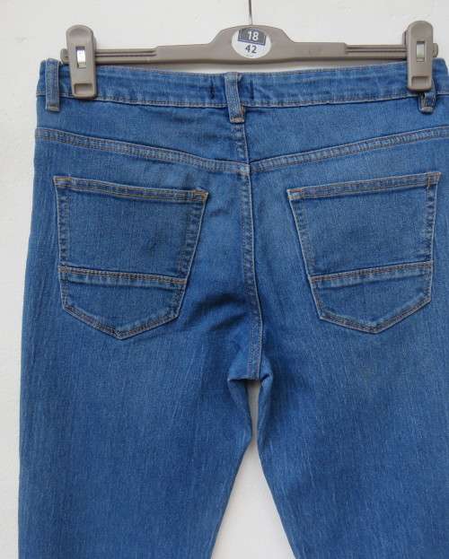 Men`s slim leg blue denim stretch jeans size 32 by EXACT. Pockets back/front. Very good condition.
