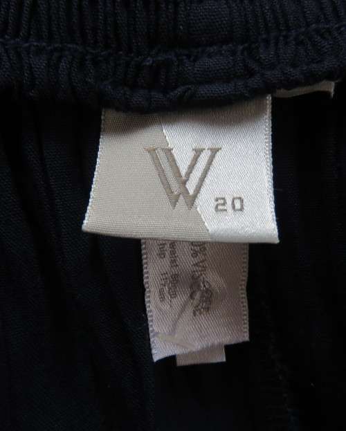 Smart,comfy creased viscose navy skirt size 44/20 by WOOLWORTHS.Flat front with pleats.Buttons.