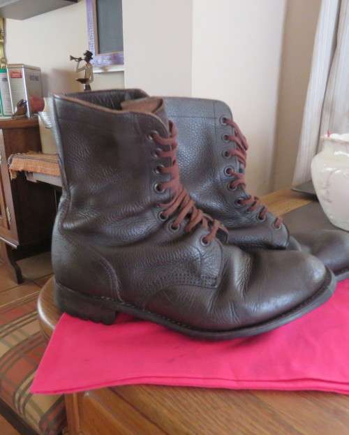 Pair SADF brown genuine leather army boots size 10 by DWS issued 2009.Army size 285M.As new cond.