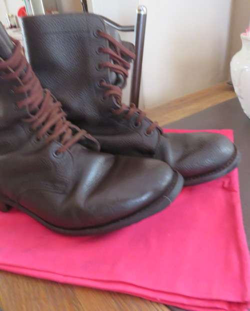 Pair SADF brown genuine leather army boots size 10 by DWS issued 2009.Army size 285M.As new cond.