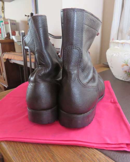 Pair SADF brown genuine leather army boots size 10 by DWS issued 2009.Army size 285M.As new cond.