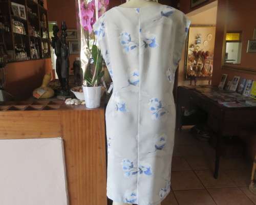 Cool light blue floral shift dress in poly/viscose.Slip over, sleeveless,round neckline. Size 37/13.