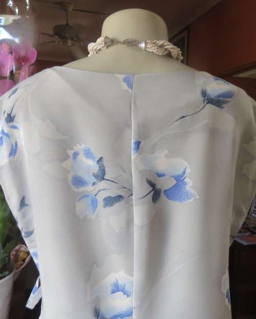 Cool light blue floral shift dress in poly/viscose.Slip over, sleeveless,round neckline. Size 37/13.