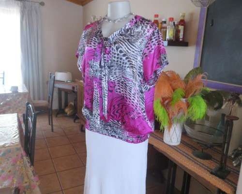 Silky polyester capped blouson V neck tie collar size 42/18 top in animal print.As new