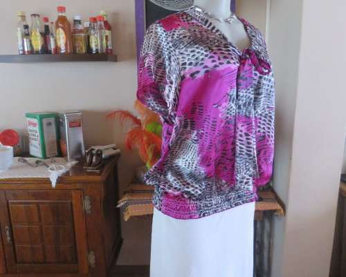 Silky polyester capped blouson V neck tie collar size 42/18 top in animal print.As new