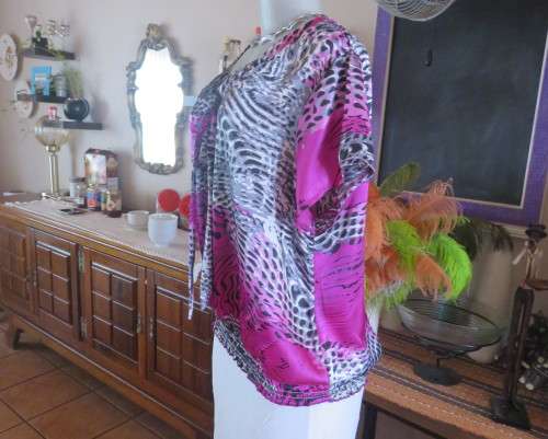 Silky polyester capped blouson V neck tie collar size 42/18 top in animal print.As new