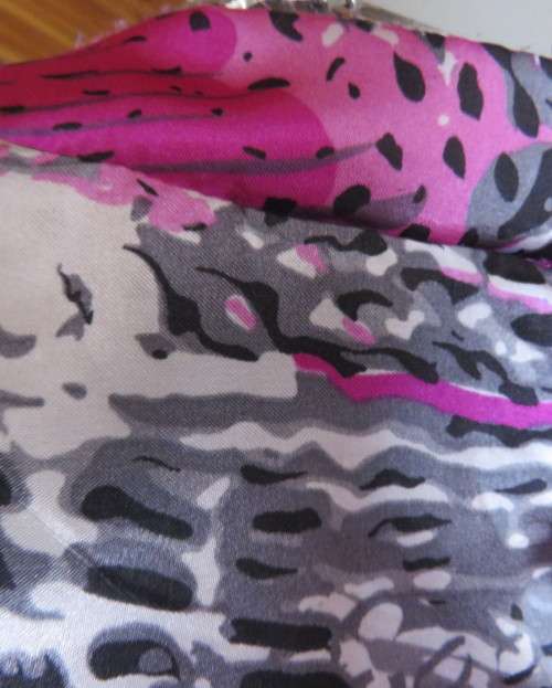 Silky polyester capped blouson V neck tie collar size 42/18 top in animal print.As new