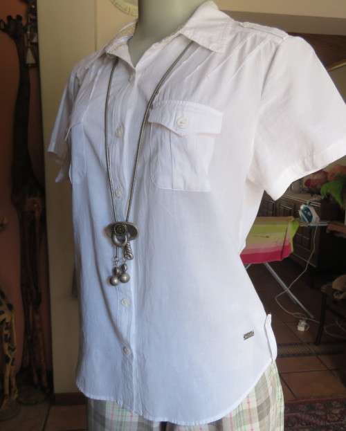 Modern white casual short sleeve button down shirt with collar size 36/12 by RED.100% cotton.New con