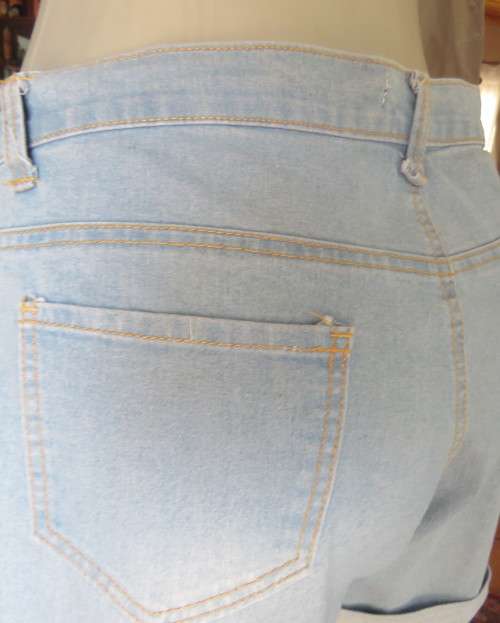 Sexy light blue denim shorts in polycotton by BE YOURSELF size 38/14. Pockets back/front.Back yoke.