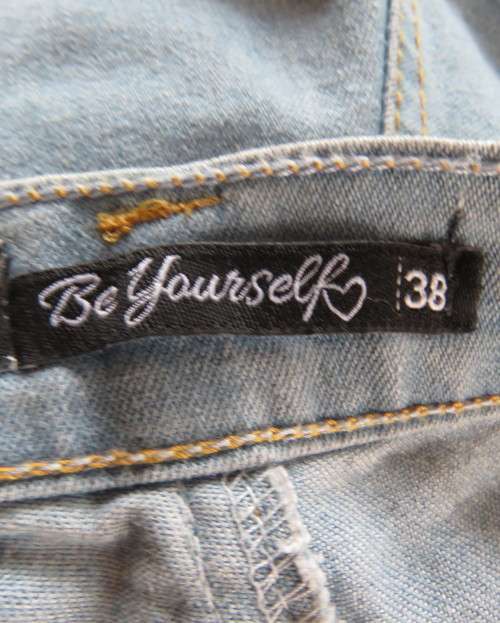 Sexy light blue denim shorts in polycotton by BE YOURSELF size 38/14. Pockets back/front.Back yoke.