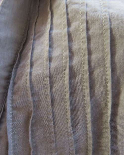 Chic silvergrey button down V neck top with narrow collar. Tucked bust fronts.By URBAN SURFACE 36