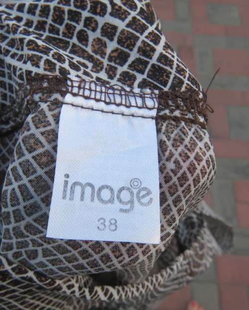 Chic brown/white animal print sleeveless slip over polyester top. Wide banded collar to tie. Size 38