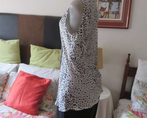Fabulous slip over silky poly cream/black animal print  top.Size 36 by STUDIO W..Tie collar.
