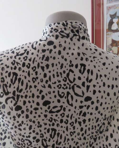 Fabulous slip over silky poly cream/black animal print  top.Size 36 by STUDIO W..Tie collar.